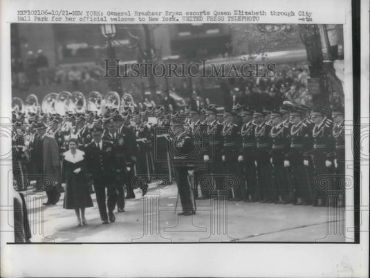 1957 Queen Elizabeth & Gen B Bryan at welcome ceremony in NYC - Historic Images