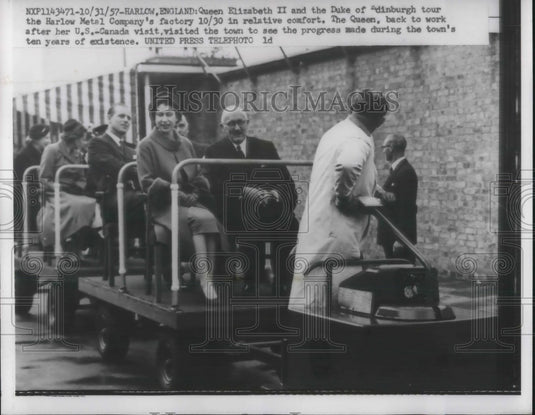 1957 Press Photo Queen Elizabeth & Husband Duke of Edinburgh in Harlow England - Historic Images