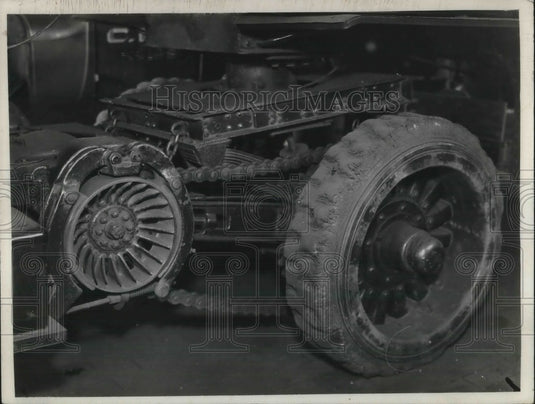 1936 Press Photo Iron shoe brake & chain drive fire truck on display-Historic Images