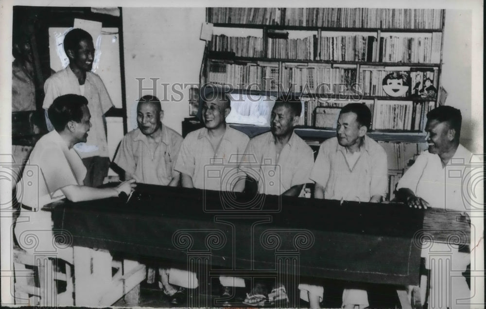 1953 Phillipines Prison Mgr. Rodolfo Nazareno, Elpidio Quirino, gen. - Historic Images