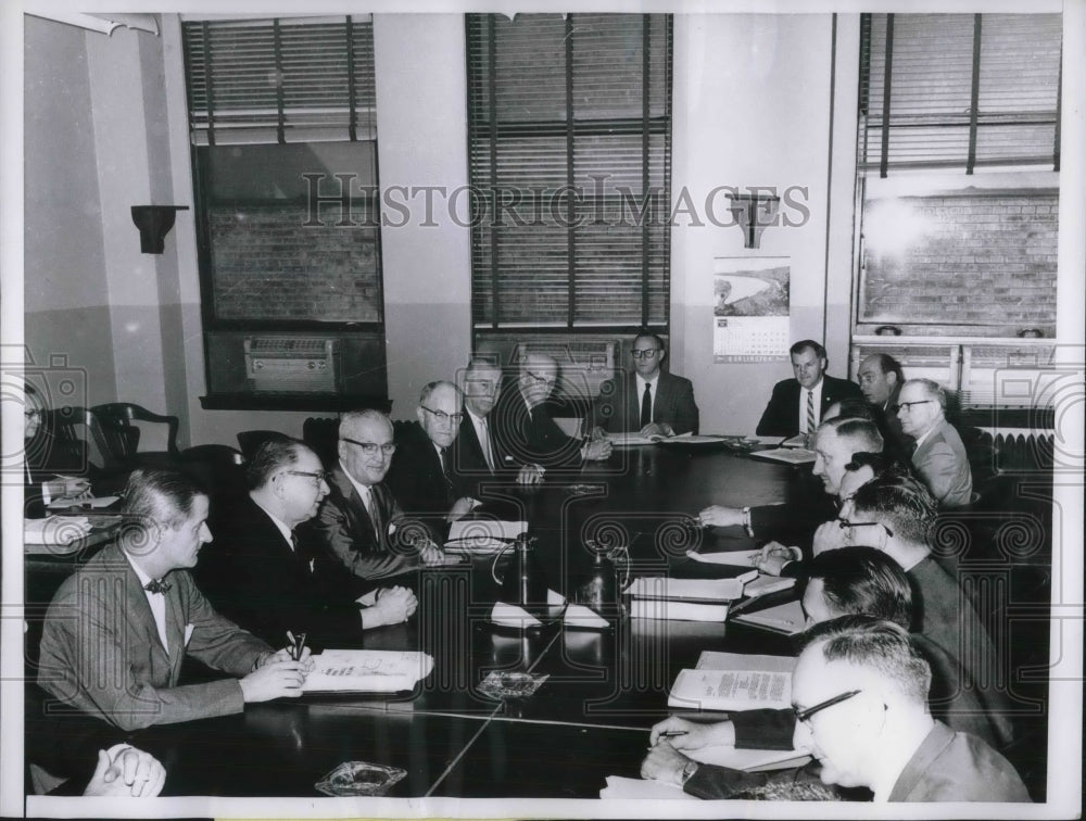 1962 Press Photo Reps of railroad management J.E Wolfe, Leverett Edwards, A.F.-Historic Images