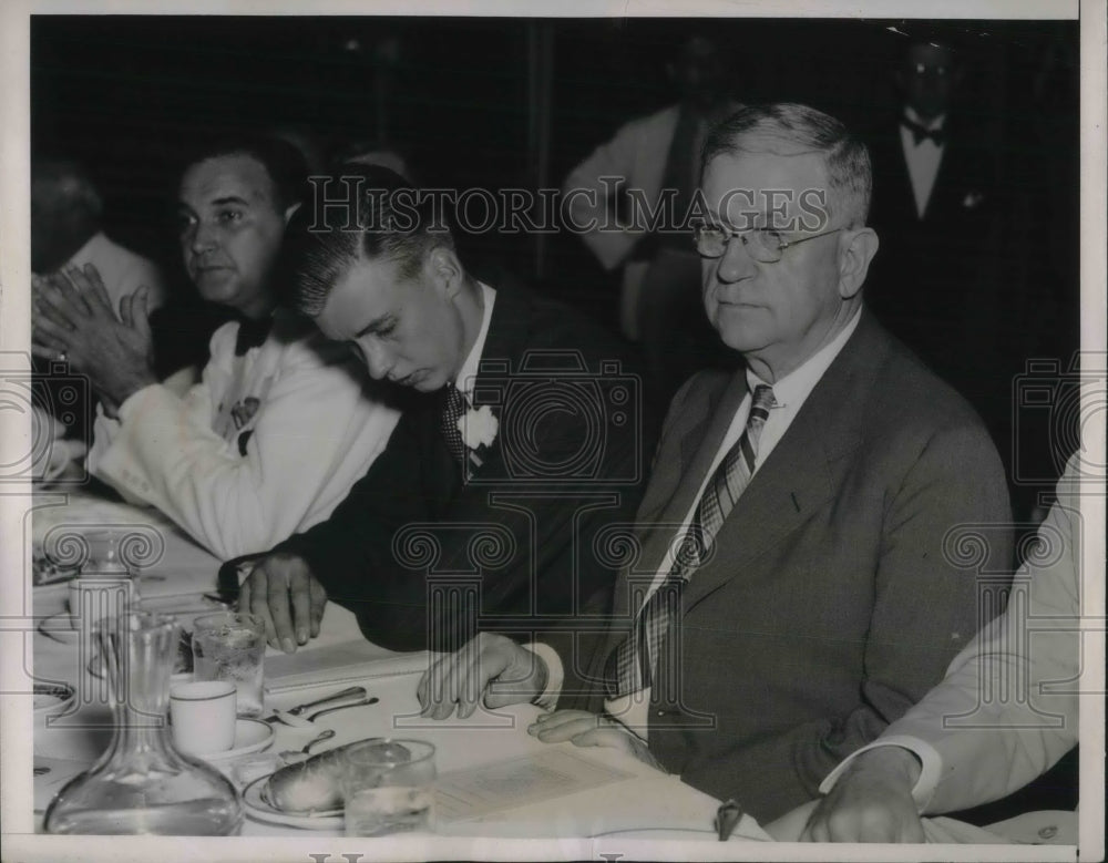 1936 Press Photo John Roosevelt Son Of President & Harold Ickes At Dinner - Historic Images