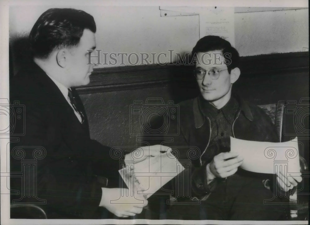 1940 Press Photo Capt L La Fortunier Chief of Detectives &amp; Frank Lung Indian Bom - Historic Images