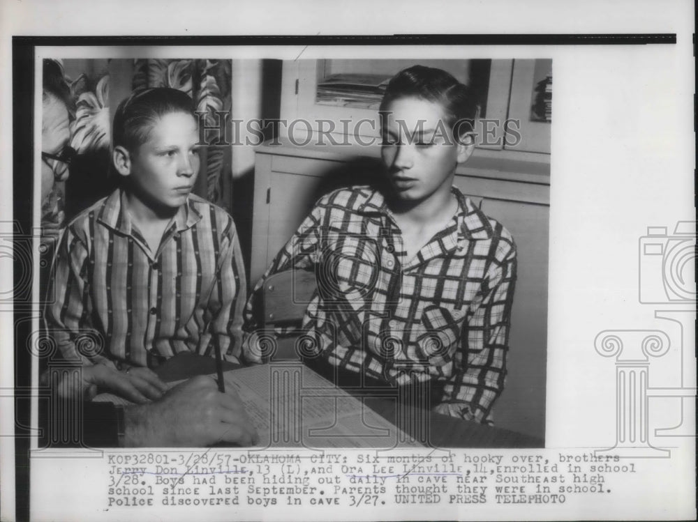 1957 Press Photo Jerry &amp; Ora Linville Brothers Found Living in Cave to Avoid Sch - Historic Images