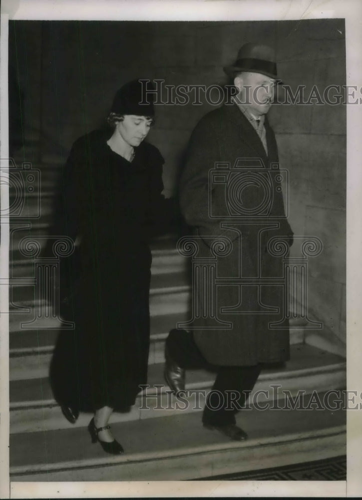 1937 Press Photo Mr &amp; Mrs Robert O&#39;Connor Leaving Daughter In Jail for Murder-Historic Images