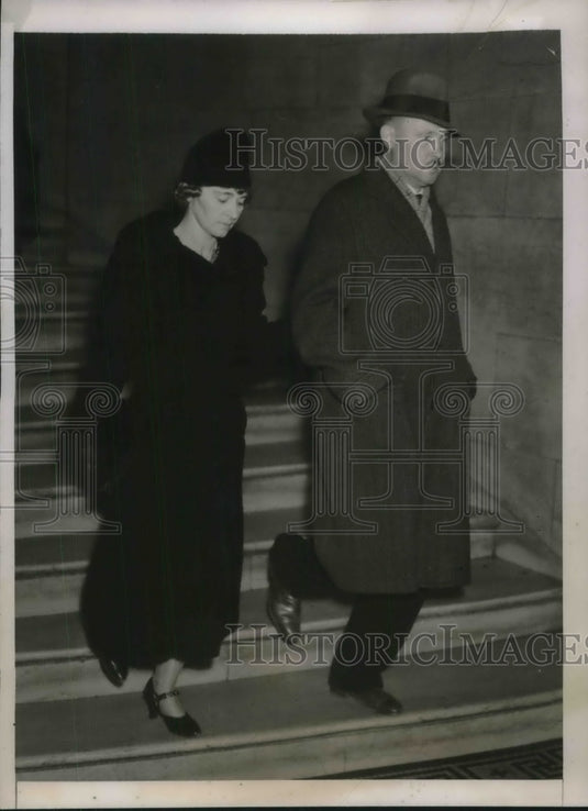 1937 Press Photo Mr & Mrs Robert O'Connor Leaving Daughter In Jail for Murder-Historic Images