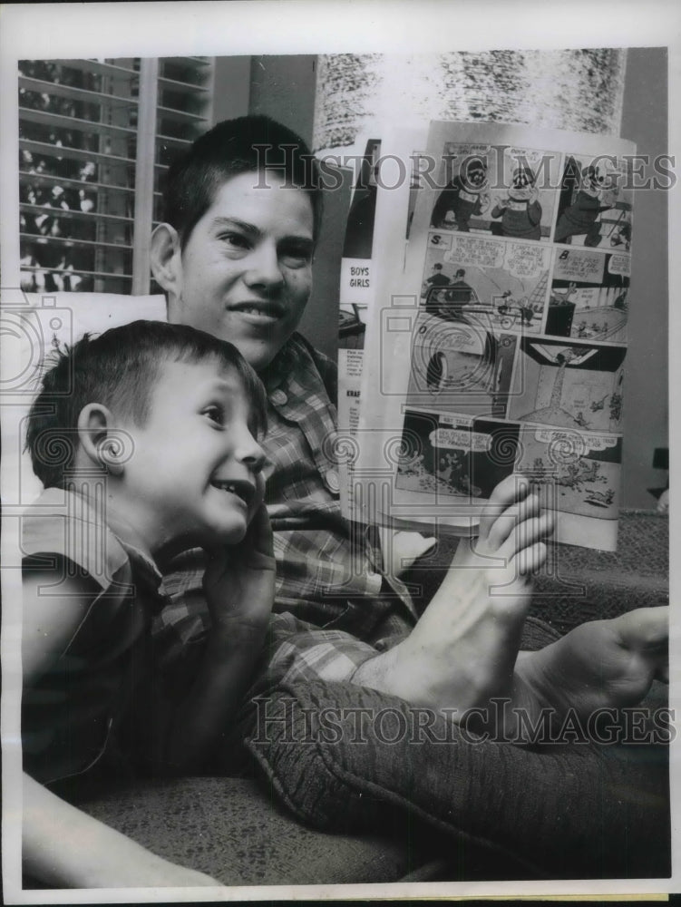 1961 Press Photo Dallas, Tex.Alvin Morrison &amp; cousin Stephen Austin - neb84351-Historic Images