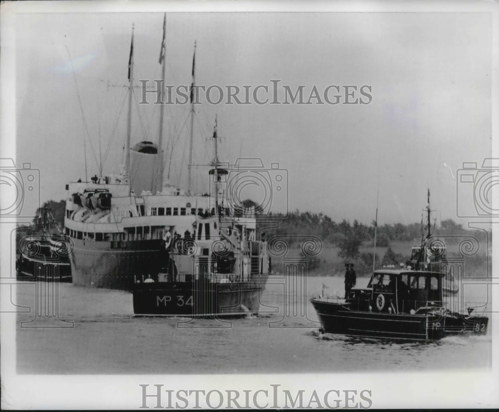 1967 Press Photo Royal yacht Britannia on the St Lawrence River in Ontario - Historic Images