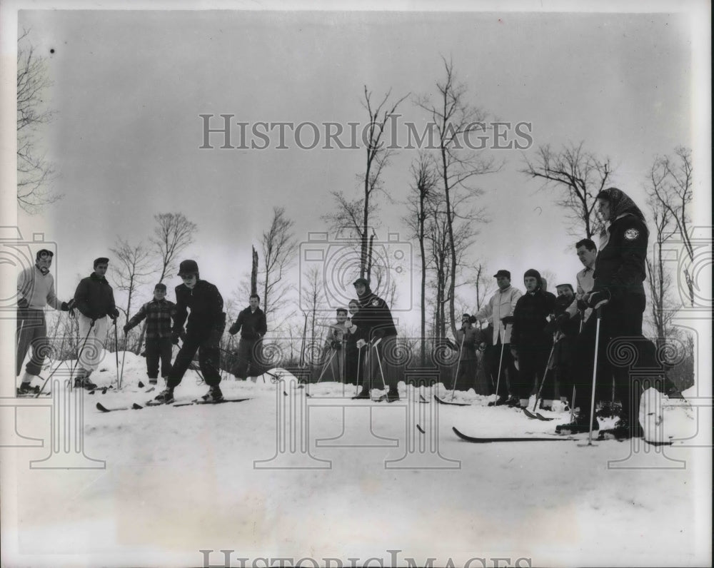 1951 Cheering Section for Beginner Girl Skier Star the 100 Foot - Historic Images