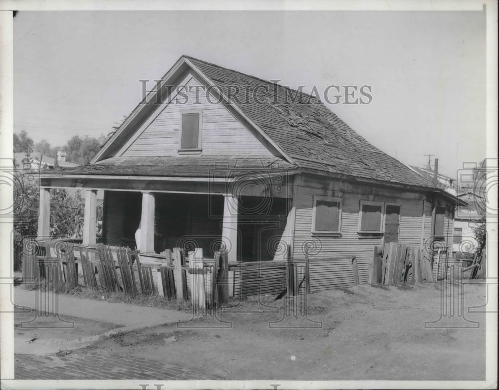 1942 House that Chaney Hall Age 62 Was Captive In Behind Locked Door - Historic Images