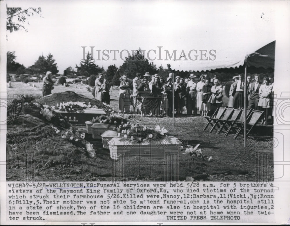 1955 Press Photo View Of Memorial Service For The Raymond King Family-Historic Images