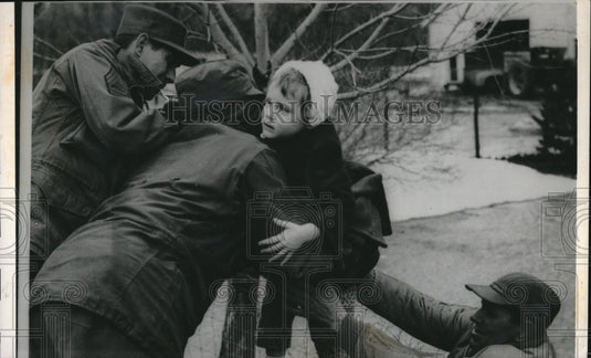 1960 Press Photo Joni Vencil & Her Family Rescued From Flood Waters-Historic Images