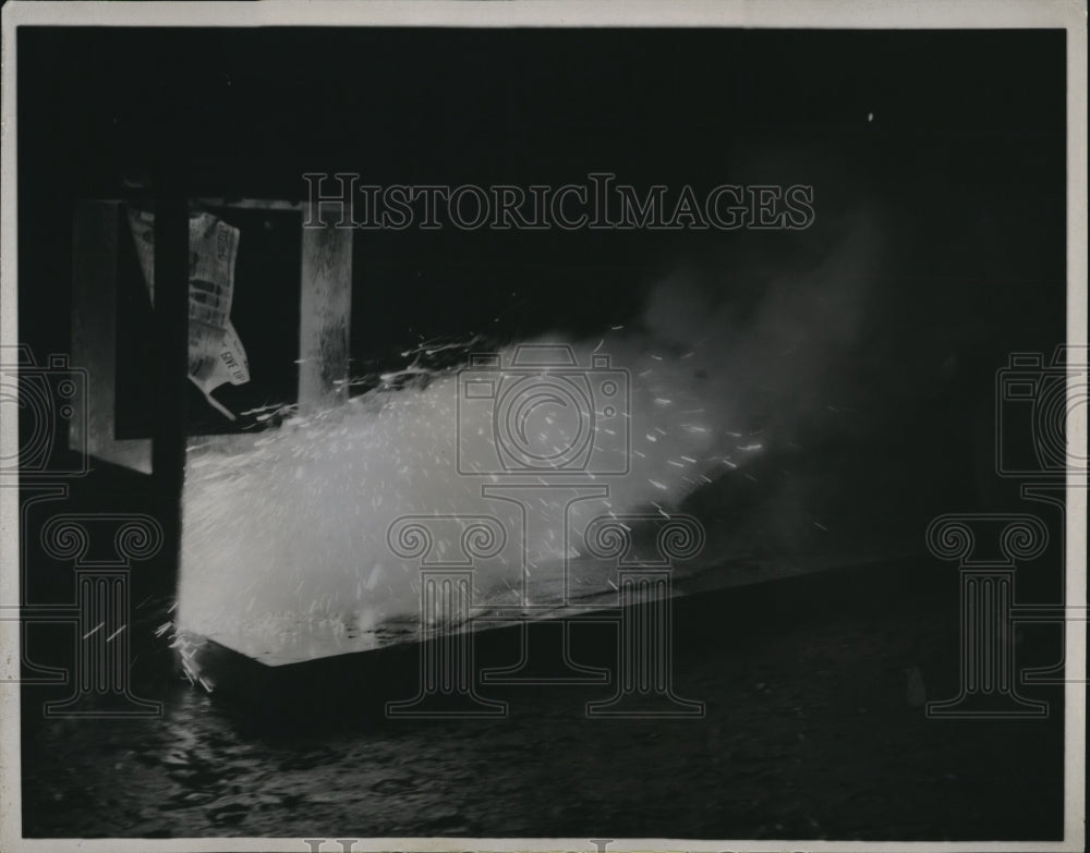 1941 Press Photo U.S. Army Chemical Warfare Service Demonstrates Incendiary Bomb-Historic Images