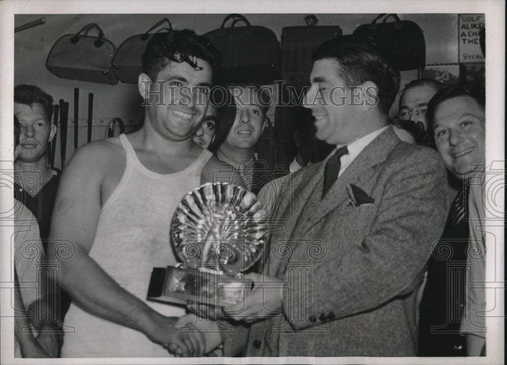 1938 Man receiving award after setting golf record in Larchmont NY - Historic Images