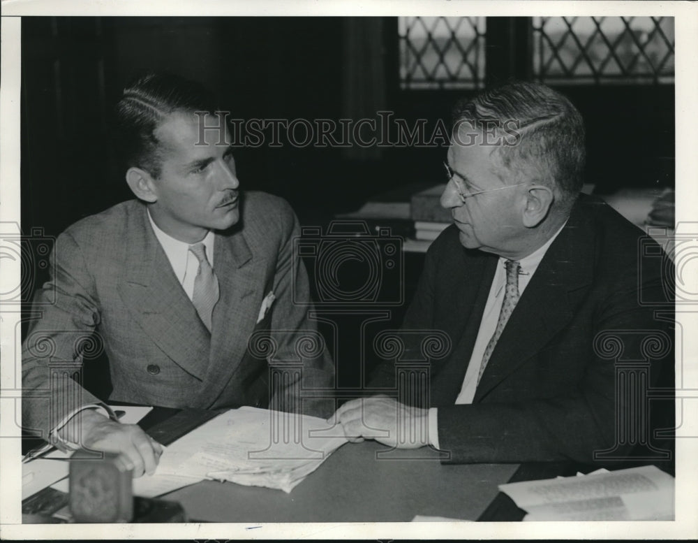 1935 Press Photo Sec of Interior Harold Ickes speaking with Head of Islands - Historic Images