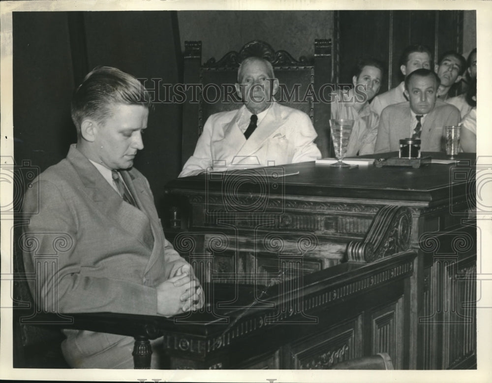 1933 Press Photo Franklin Pierce McCall taking the stand at his own trial - Historic Images