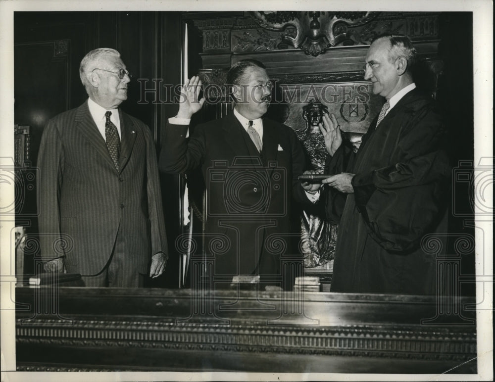 1934 Jogn Murray being sworn in by Surrogate James Foley - Historic Images