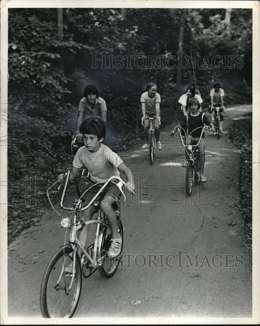 1976 Press Photo Young People on Cleveland Metropark Bike Trails - Historic Images