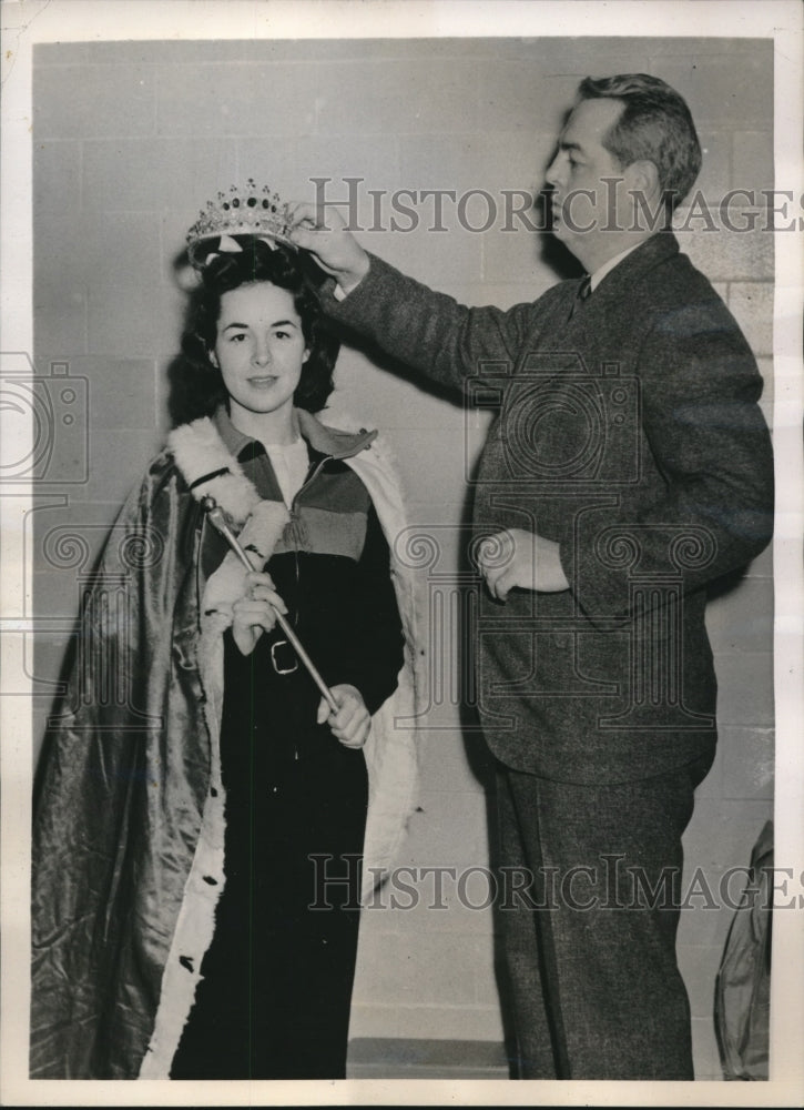 1941 Press Photo Clinton, NY Nancy McMullen crowned May Queen for Carnival - Historic Images