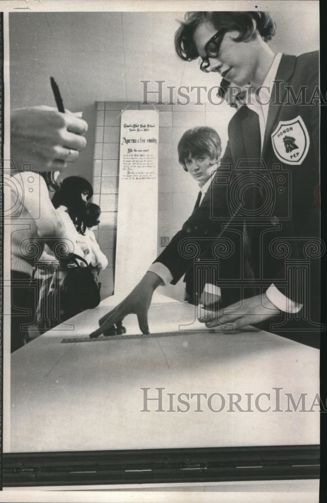 1965 Press Photo Topeka High School Students Sign Petition - neb85955-Historic Images