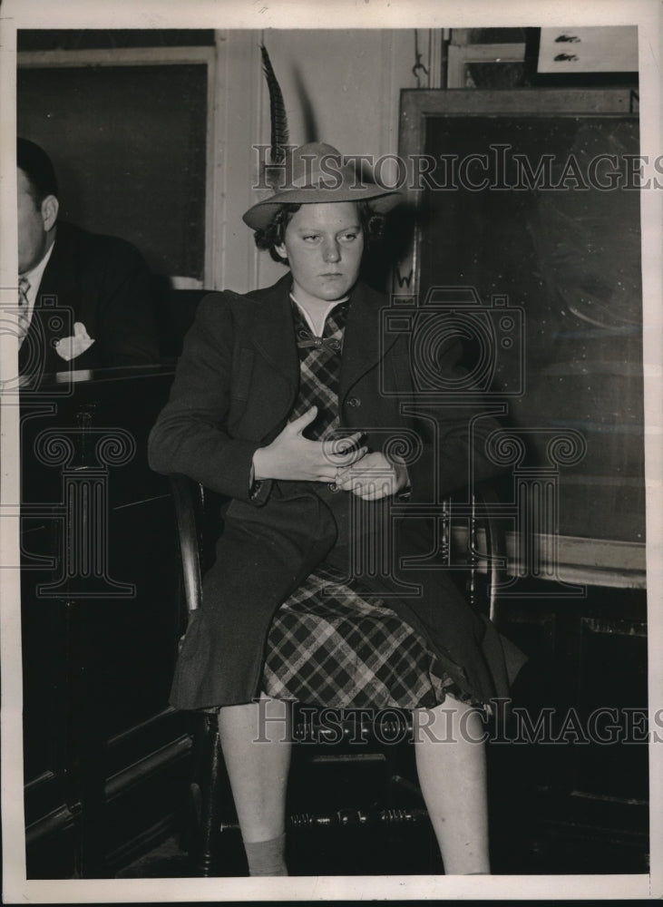 1939 Jean Vivian Elliott Testifies at inquest into death of Claude - Historic Images