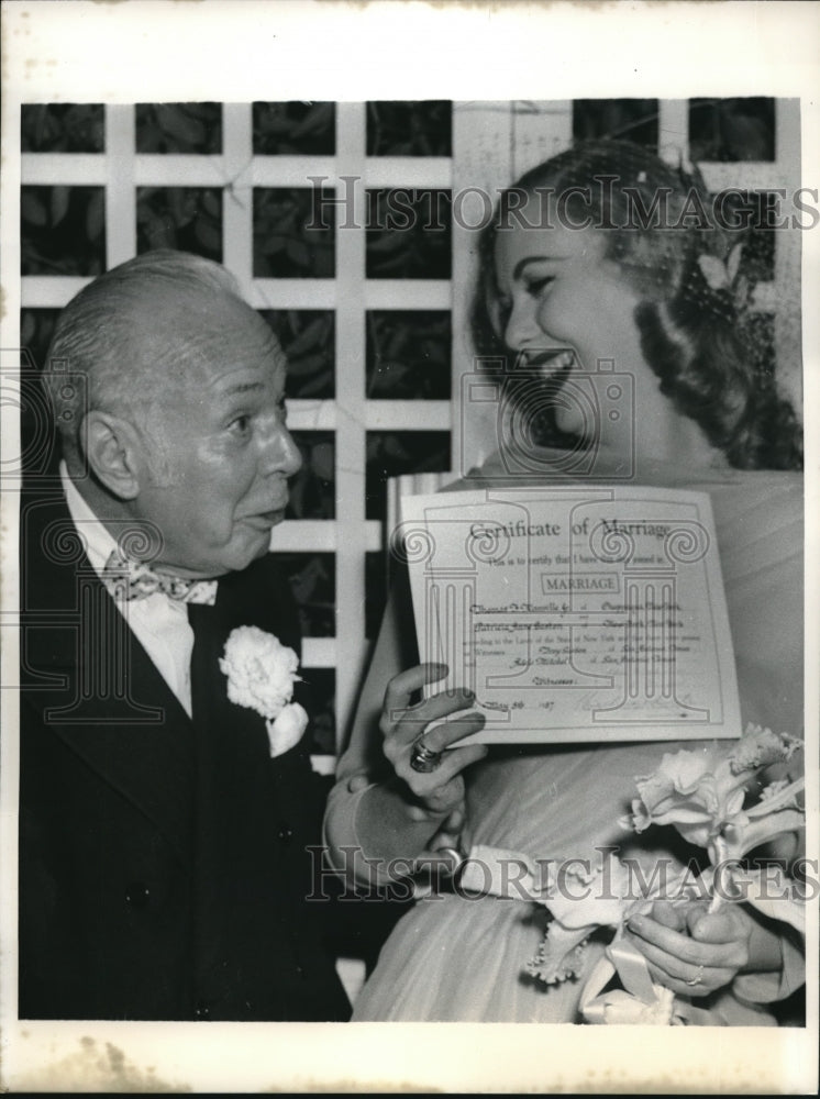 1957 Press Photo Patricia Gaston Holds Marriage License - Historic Images