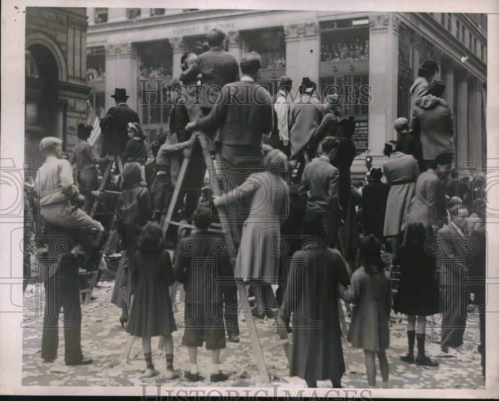 1937 Press Photo NYC crowds view American Legion parade-Historic Images