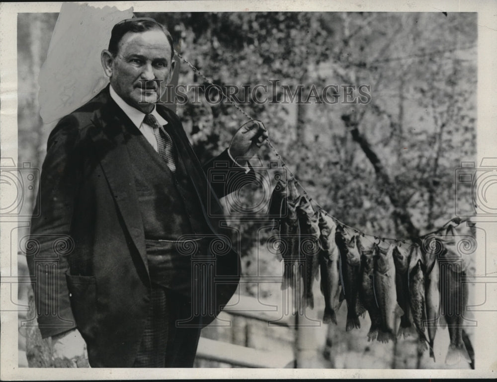 1934 Press Photo Sen Joseph Robinson, during fishing trip in Quachita River - Historic Images