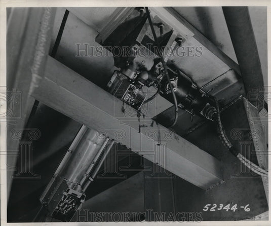 1944 Press Photo Nose Wheel Retraction Unit - Historic Images