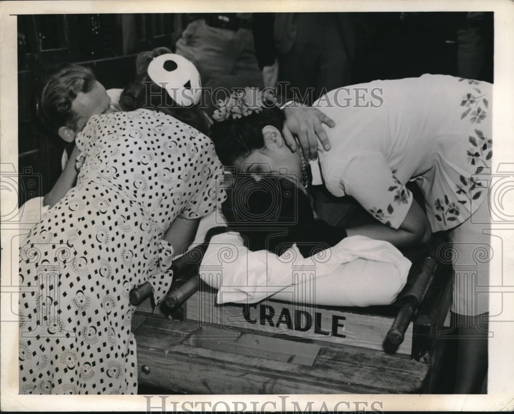 1945 Wounded Vets arrive at LaGuardia Airport from France-Historic Images