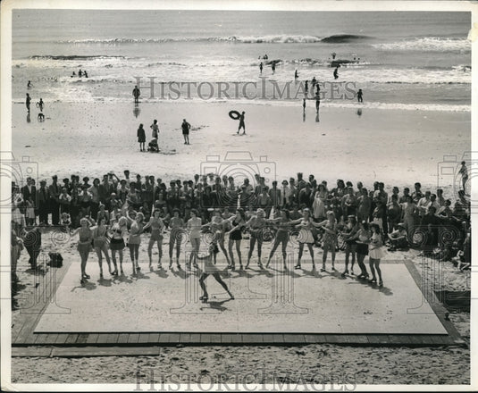 1941 Donna Atwood And Joe Capados Team Practice Ice Skating On Beach-Historic Images