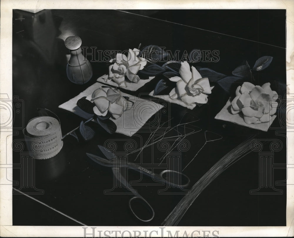 1942 Press Photo Scene of Florist Work in Progress - neb86690-Historic Images