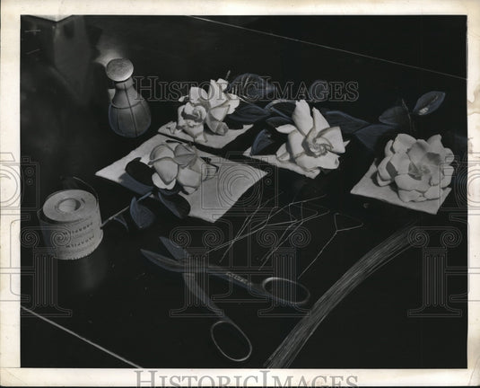 1942 Press Photo Scene of Florist Work in Progress - neb86690-Historic Images
