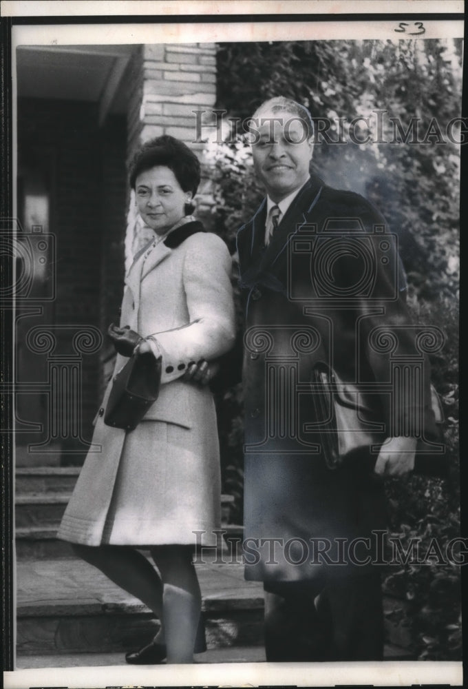 1969 Press Photo E Lansing, Mich State Univ Pres Clifton Wharton Jr &amp; wife Dolor - Historic Images