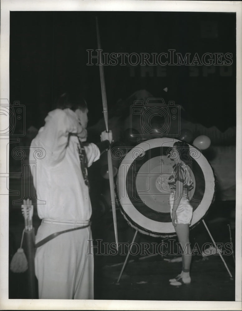 1940 Larry Whiffen Champ at Trick shot Clara Riggs-Historic Images