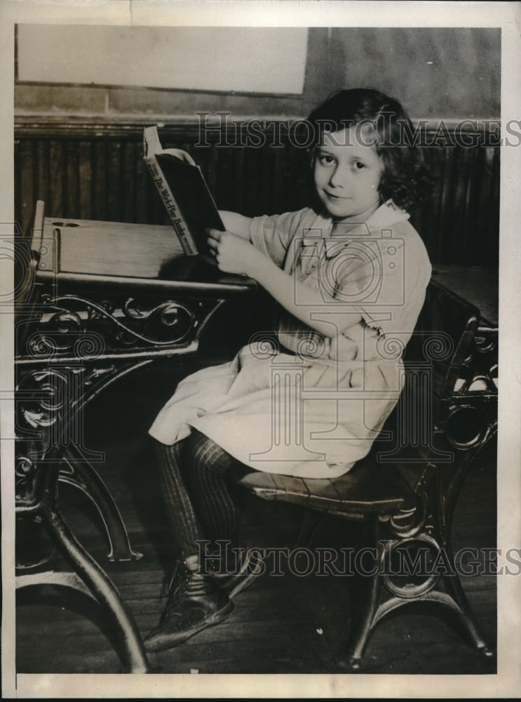 1932 Press Photo Joanna Xedos, Age 7 Passed from First to Eight Grade in Chicago - Historic Images