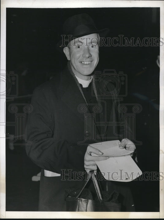 1943 Press Photo Father Edmond L Ryan With Maryknoll Mission in China - Historic Images