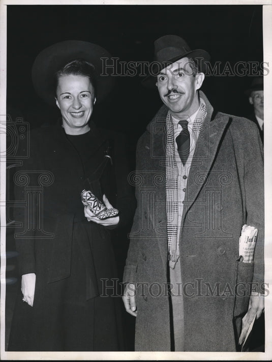 1943 Mr & Mrs Allen Runuell Seized in Japan and Released - Historic Images