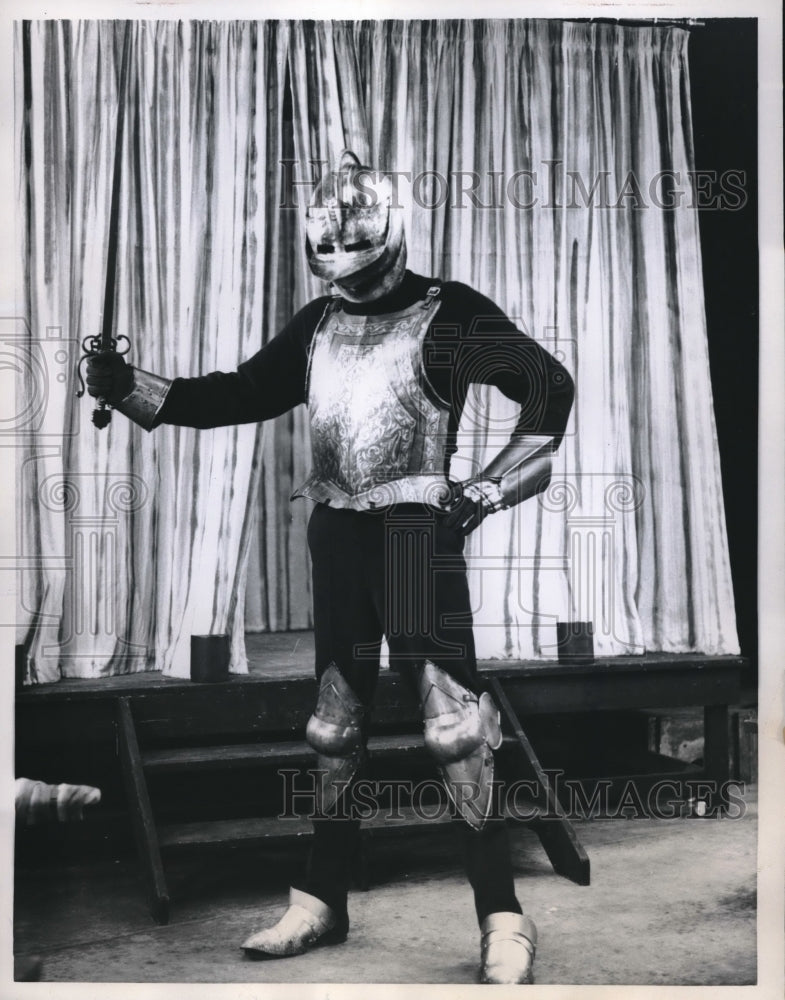 1959 Press Photo Rex Harrison in Armor in The Fighting Cock on Broadway-Historic Images