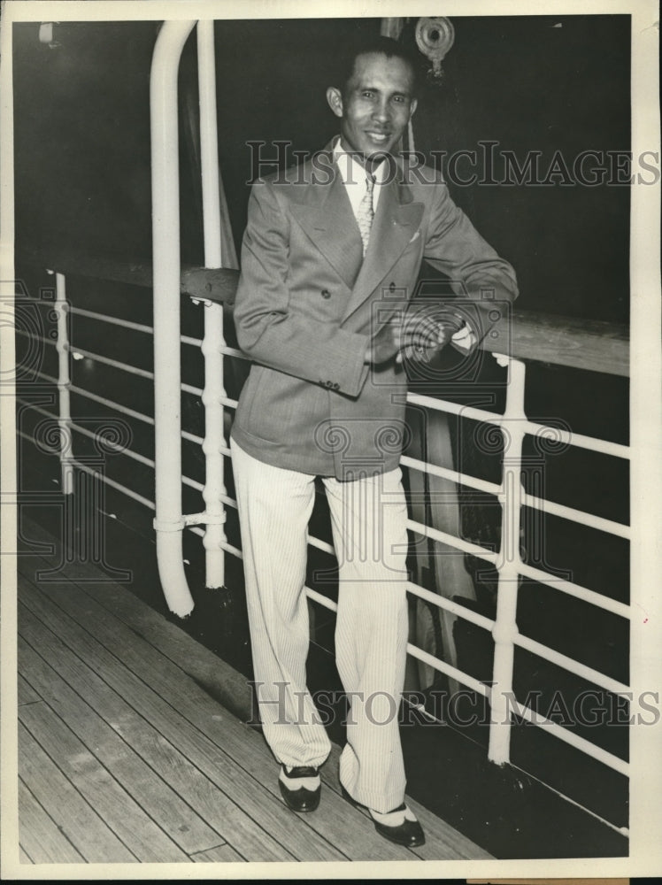 1933 Press Photo Dr. Hilario C. Momocado Travels to Birthplace, Balamba, Cebu - Historic Images