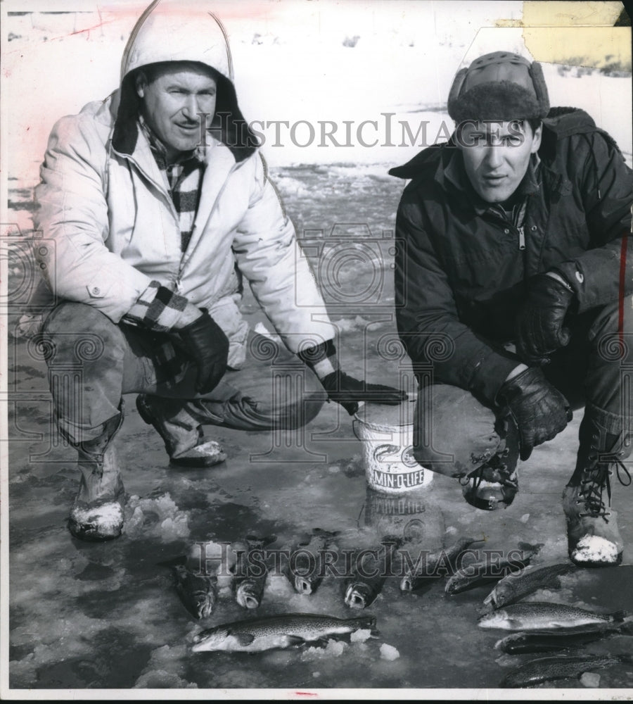 1968 Press Photo Stephen Vargo with Trout at Aurora Lake - Historic Images