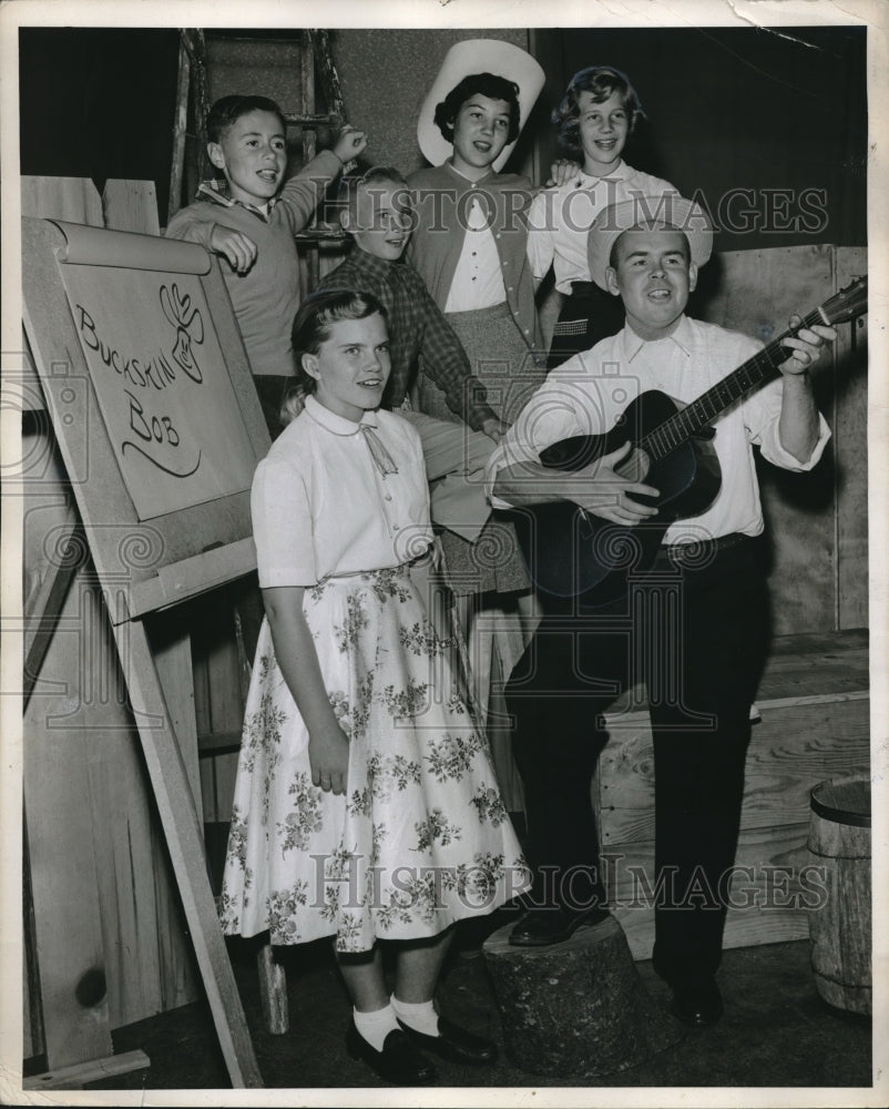 1956 Press Photo Les landin Plays guitar-Historic Images