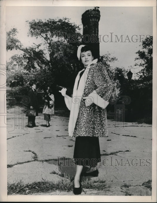 1934 Fabric furs-Historic Images