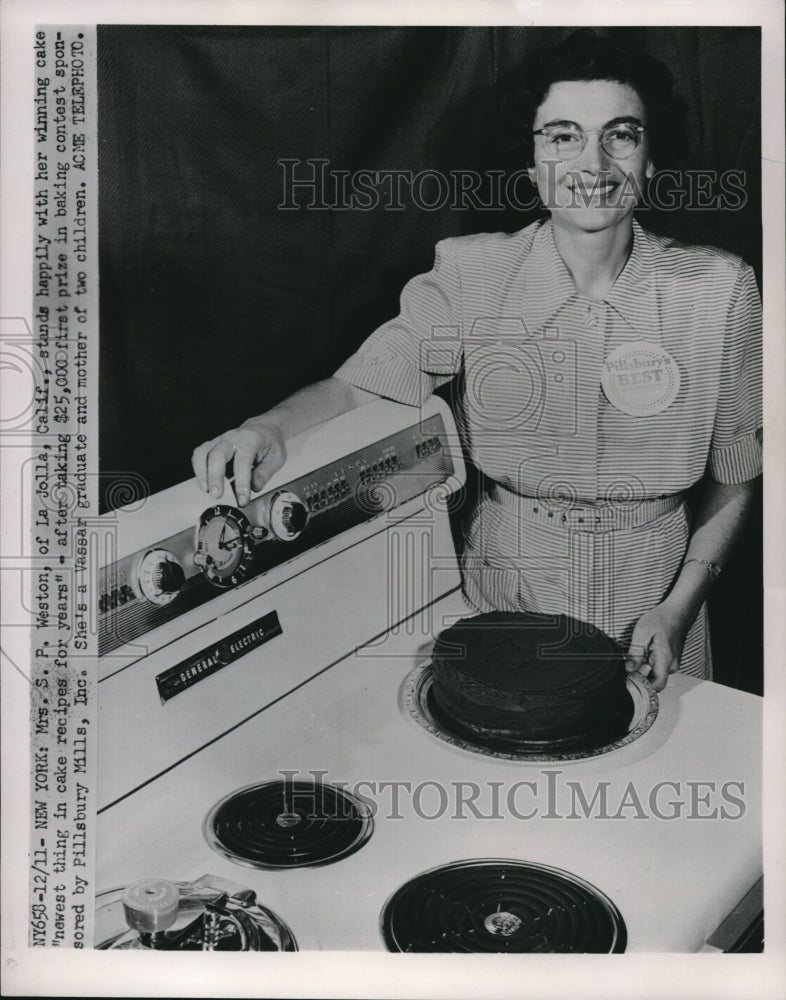 1951 Press Photo Woman shown after winning baking competition in New York - Historic Images