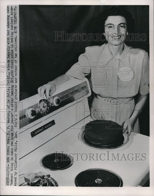 1951 Press Photo Woman shown after winning baking competition in New York - Historic Images