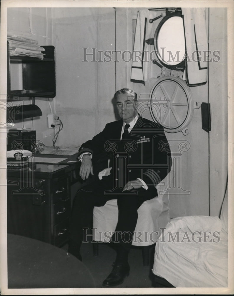 1950 Press Photo Capt. Frank Grismile of USN-Historic Images