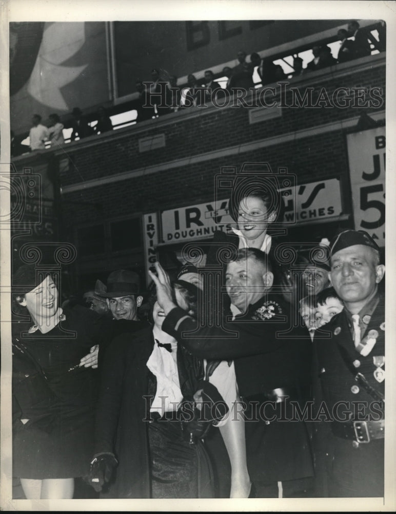 1937 Press Photo Young Lady on Should of American Legion To See Parade in NY - Historic Images