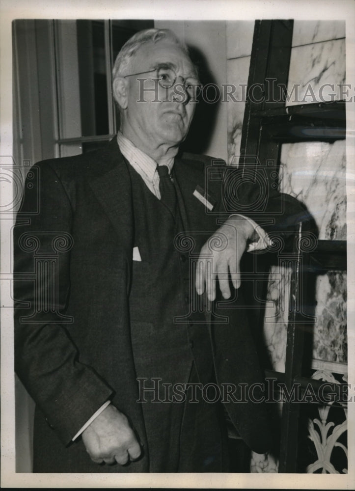 1938 Press Photo Louis Morris, Farmer From Iowa Addresses Industry Meeting-Historic Images