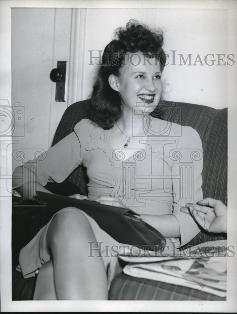 1943 Press Photo Eleanor Deveny Mother of 2 Who Ran of with 16 Year Old - Historic Images