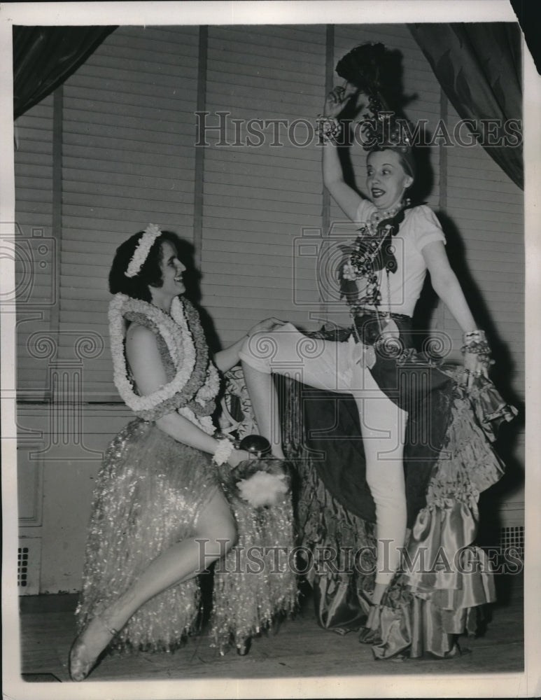 1941 Natl Press Club in D.C. Elizabeth Henney,Ruth Cowan - Historic Images